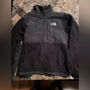 The North Face Denali Fleece Jacket. Women’s size Small.